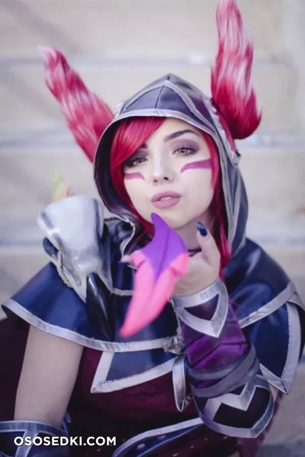 Serinide Nudes - serinsfw Pussy &amp; Tits Photos in Xayah Onlyfans Cosplay - 5
