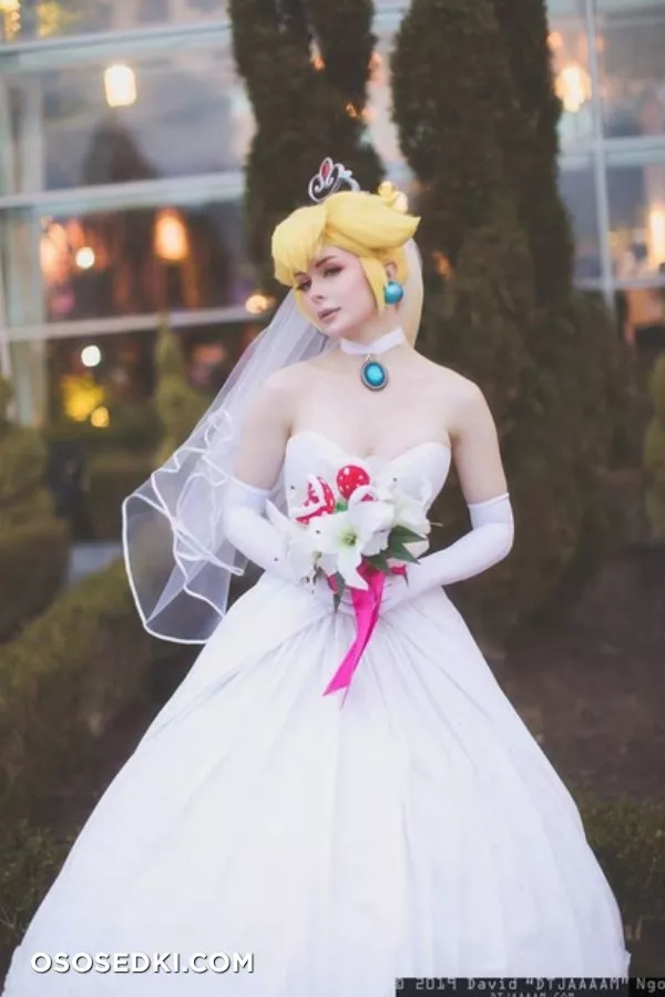 Jenna Lynn Meowri | Princess Peach - 1