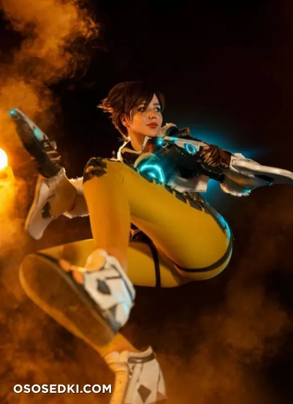 Alina Becker | Tracer - 2