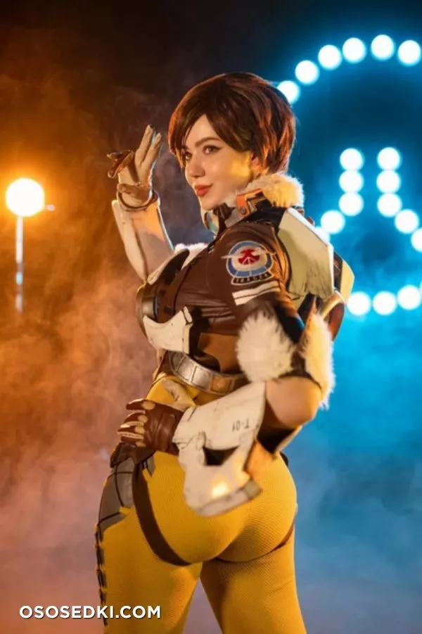 Alina Becker | Tracer - 3