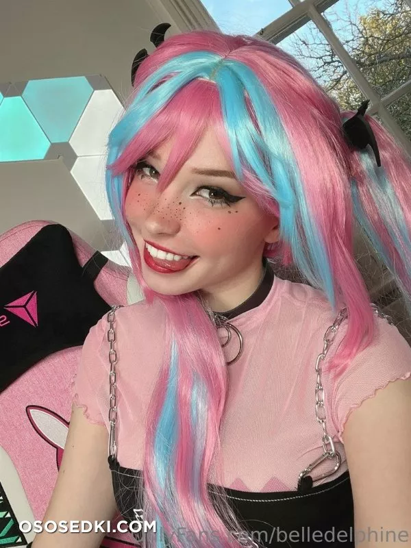 Belle Delphine Pink-Blue Hair - 3