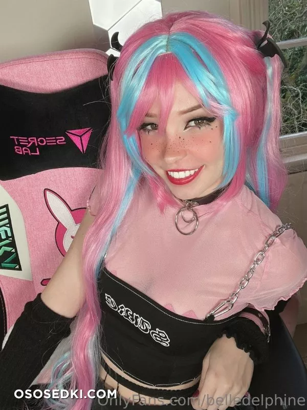 Belle Delphine Pink-Blue Hair - 4