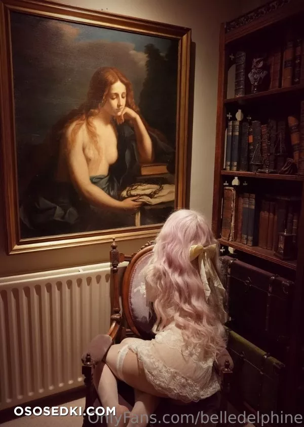 Belle Delphine Candles and paintings - 4