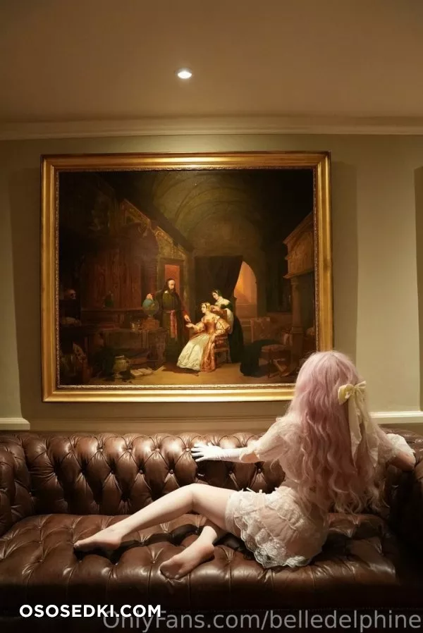 Belle Delphine Candles and paintings - 5