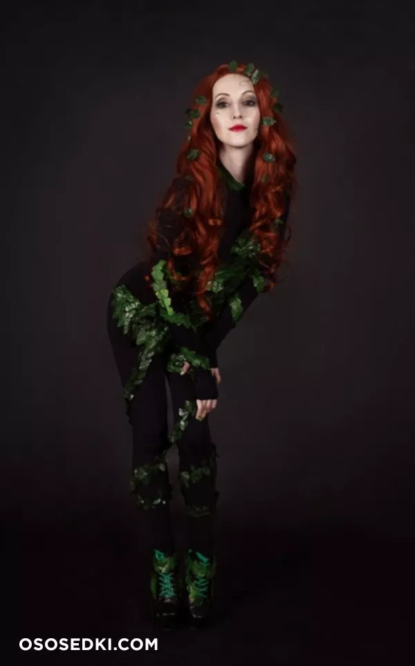 Poison ivy &amp; Batwoman from DCCOMICS - 2