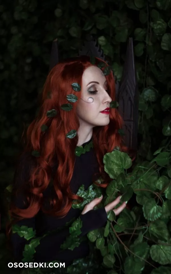 Poison ivy &amp; Batwoman from DCCOMICS - 4