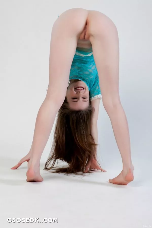 Emily Bloom  _2 - 4