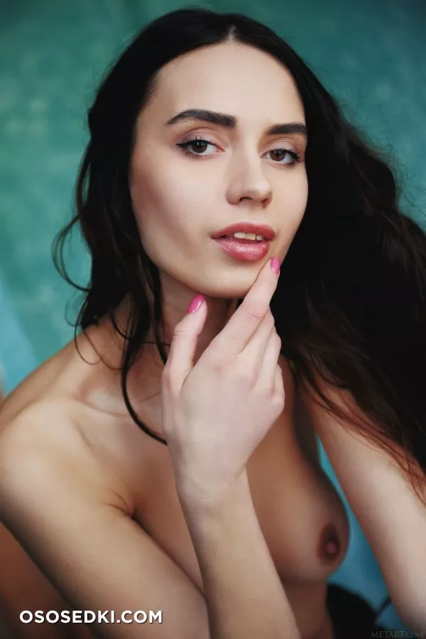 Dita V - Strip Dominos - 1