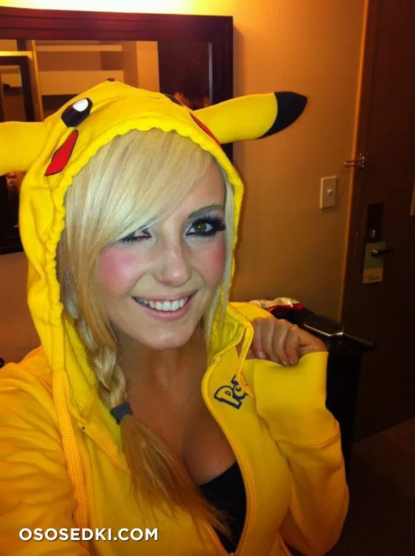 Pikachu (Pokemon) - 2