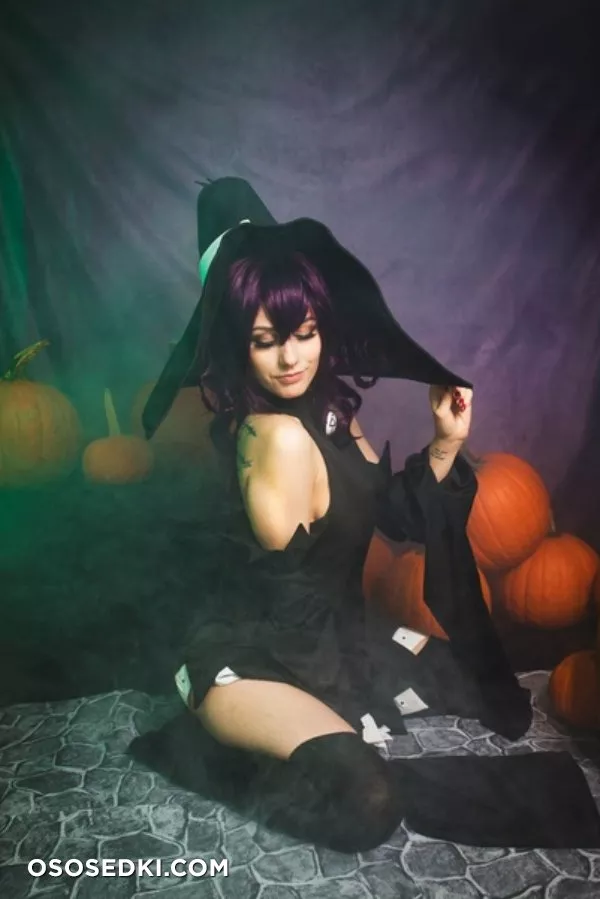 Rolyatistaylor  patreon cosplay - Halloween witch - 5