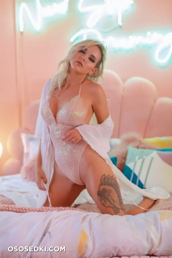 Darshelle Stevens erotic patreon cosplay set Neon Dreaming - 1