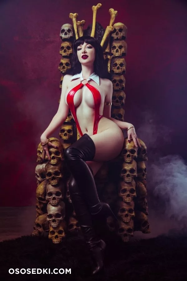Ashlynne Dae - Vampirella erotic patreon cosplay set - 3