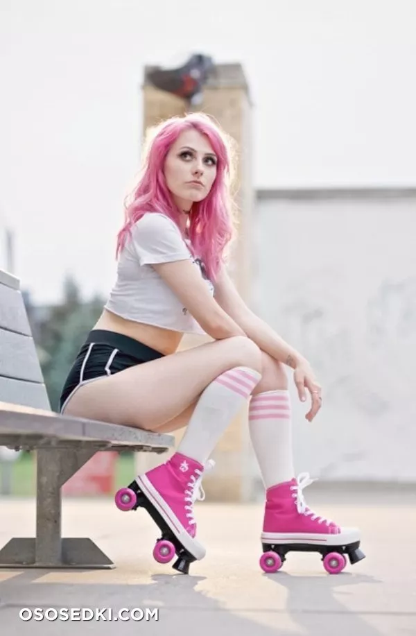 Rolyatistaylor  - Pink roller skate girl patreon cosplay set - 5