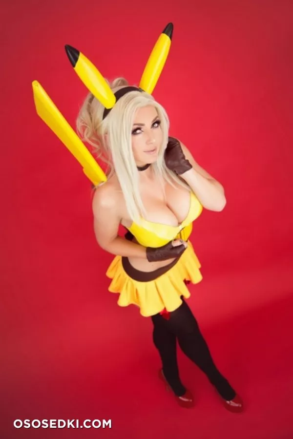 Jessica Nigri - Pikachu (Pokemon) - 3