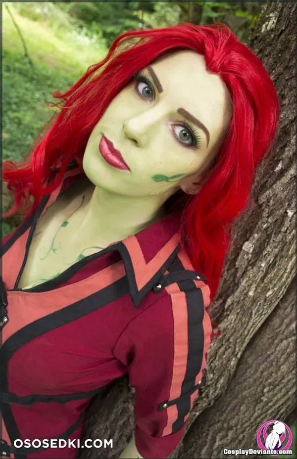 Essi - Seductive Pheromones (Cosplaydeviants) - Poison Ivy - 1