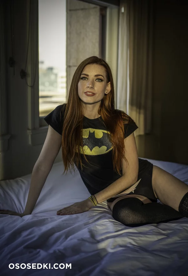 Amanda Lynne - Batgirl home cosplay set - 1