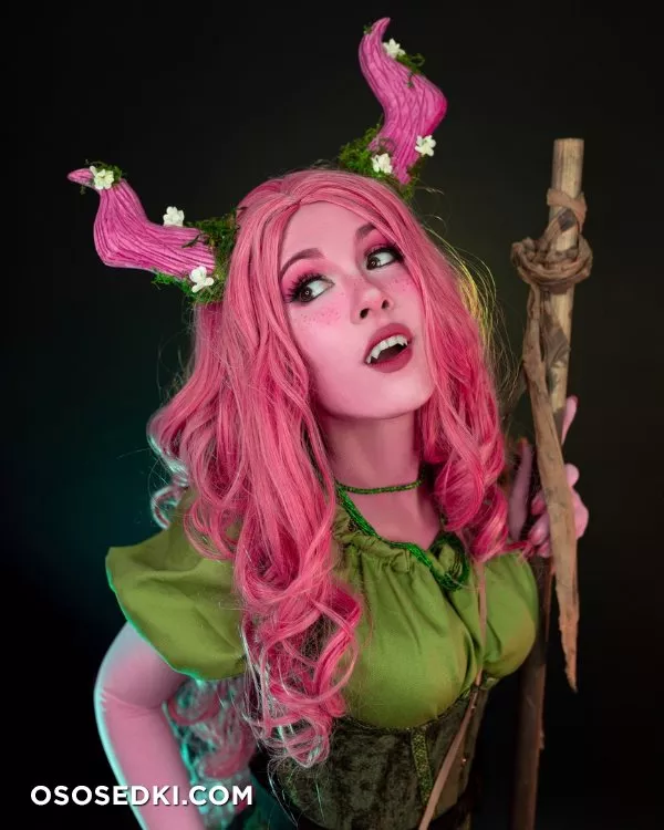 Hendoart cosplay - Tiefling Classes patreon cosplay set - 4