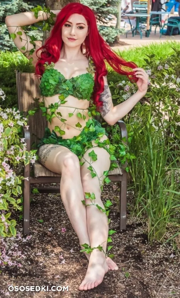 Luxlo cosplay  - Poison Ivy patreon cosplay set - 3