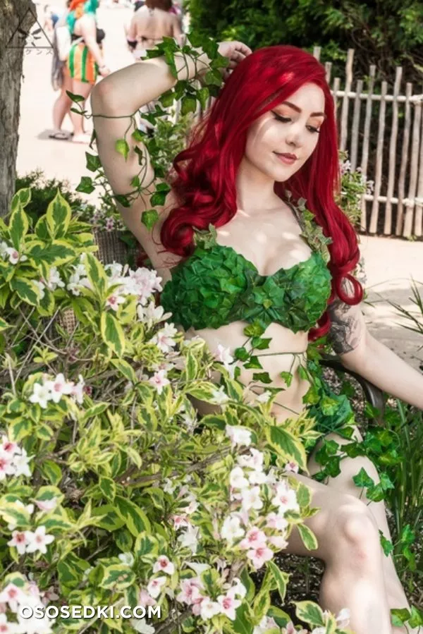 Luxlo cosplay  - Poison Ivy patreon cosplay set - 4