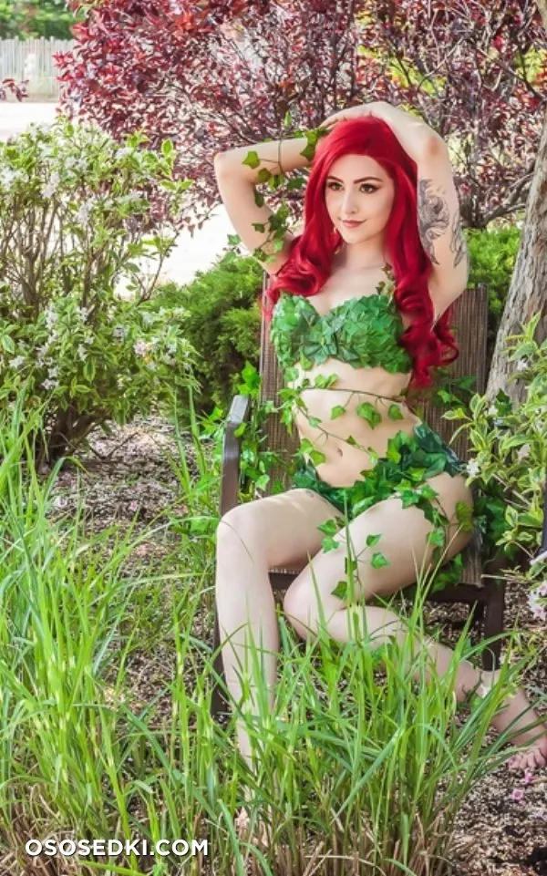 Luxlo cosplay  - Poison Ivy patreon cosplay set - 5