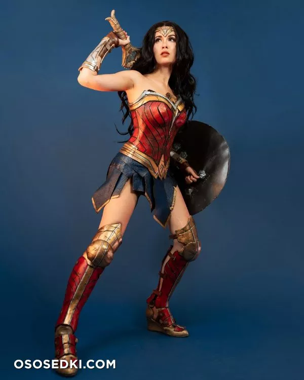 Hendoart - Wonder Woman patreon cosplay set - 3