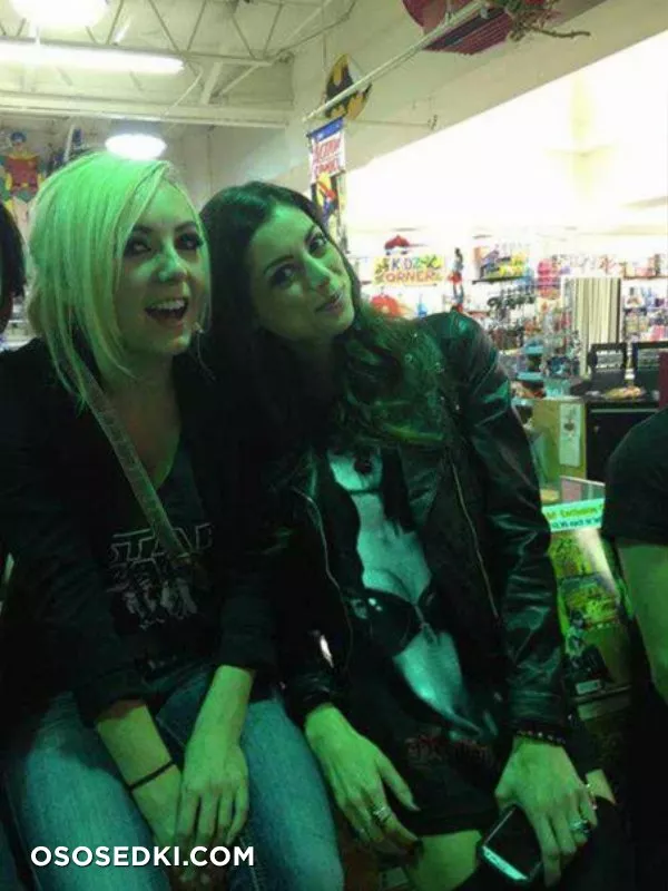 Jessica Nigri and LeeAnna Vamp - 4