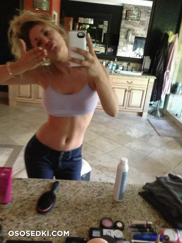 Кейли Куоко (Kaley Cuoco) голая. Украденное фото - 4