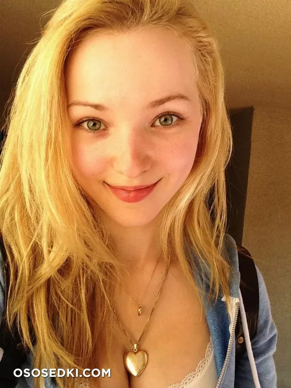 Дав Камерон (Dove Cameron) голая. Украденное фото - 1