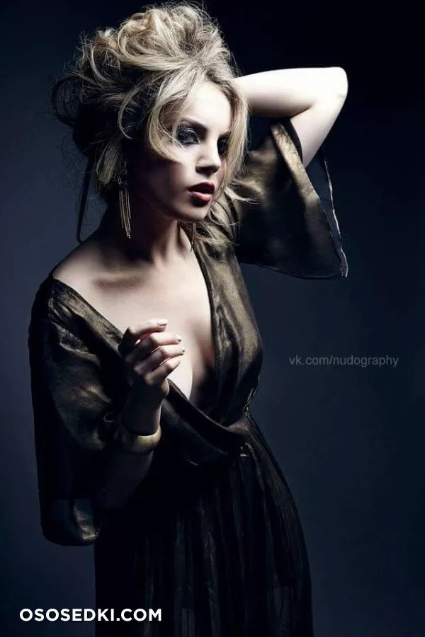 Элизабет Гиллис голая - фото Elizabeth Gillies - 1