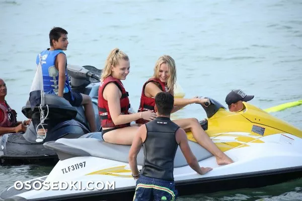 Кимберли Гарнер (Kimberley Garner) в белом бикини в Сен-Тропе - 3