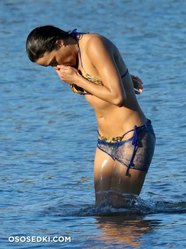 Мишель Родригес (Michelle Rodriguez) в бикини на Сардинии 03.08 - 5