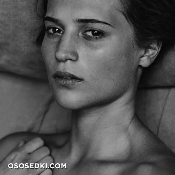 Алисия Викандер голая - фото Alicia Vikander - 3