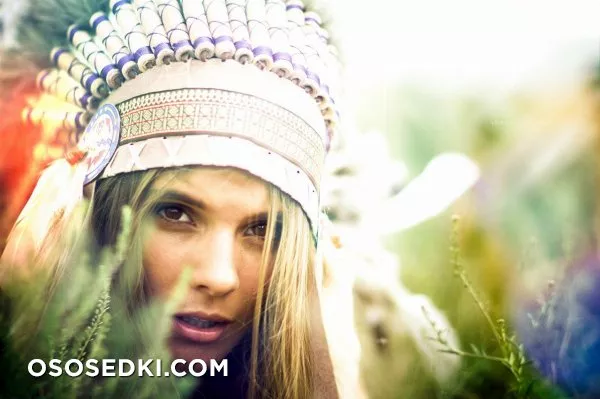 Кейтлин Стэйси голая - фото Caitlin Stasey - 5