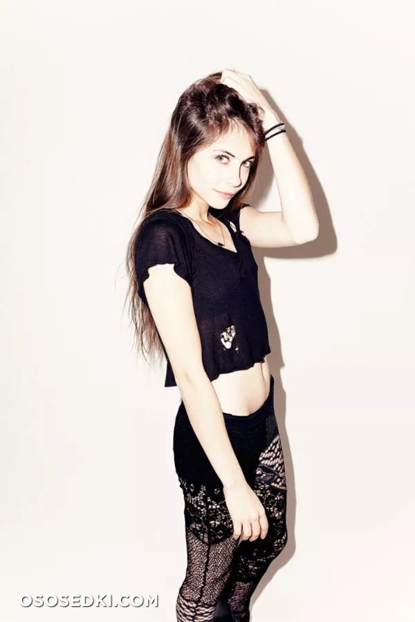 Уилла Холланд (Willa Holland) голая и сексуальная - 2