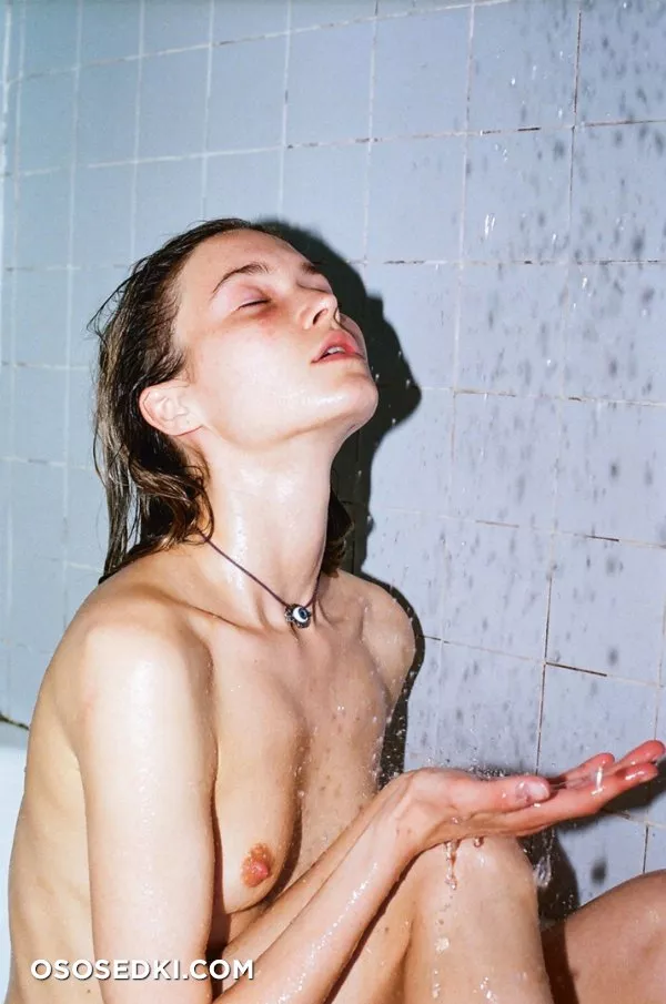 Нина де Раадт (Nina de Raadt) голая - 1