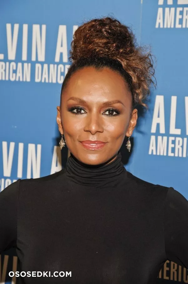 Джанет Мок голая - Janet Mock фото - 3