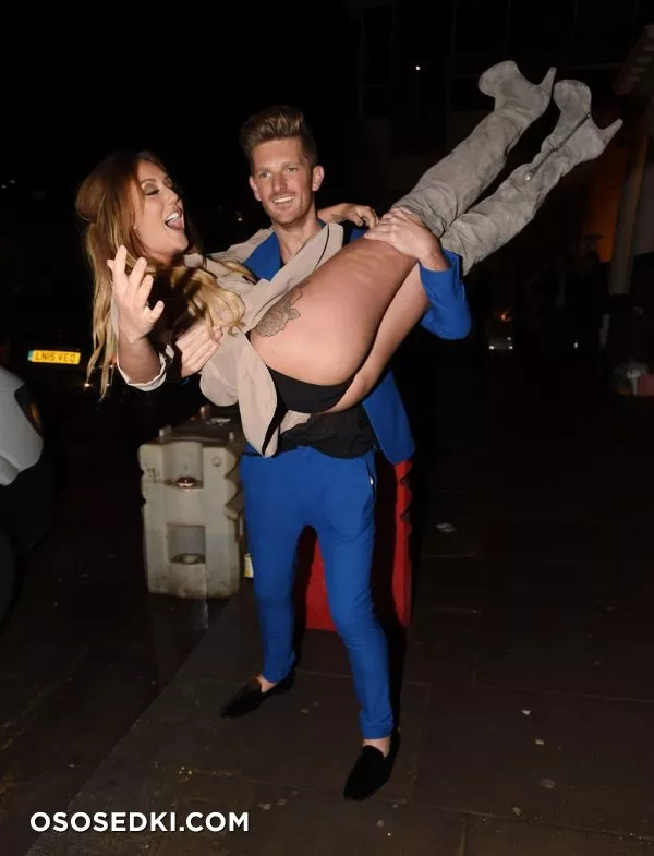 Шарлотт Кросби голая - Charlotte Crosby фото - 3