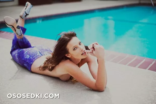 Стефани Корнелиуссен (Stephanie Corneliussen) фото - голая - 2