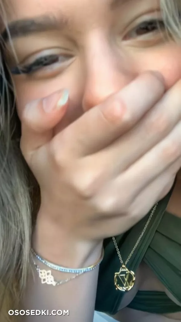 Lea Elui Nipple Slip Instagram Livestream private - 1