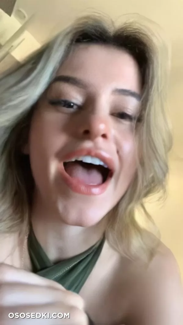 Lea Elui Nipple Slip Instagram Livestream private - 3