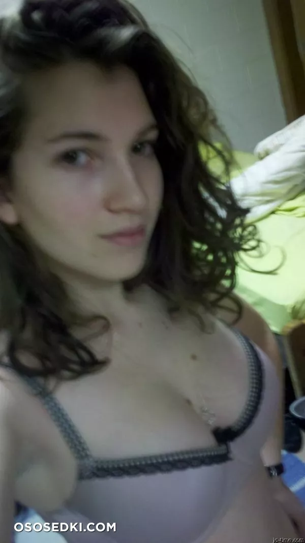 Dark Hair Cutie Nice Pert Tits - 4