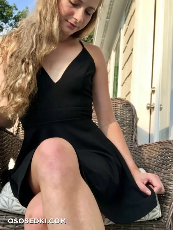 Bubble Butt Plastic Cutie Selfie - 3