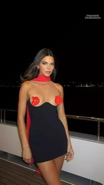 Kendall Jenner Pasties Dress Candid Video nude. Onlyfans, Patreon leaked 4.84 nude photos and videos